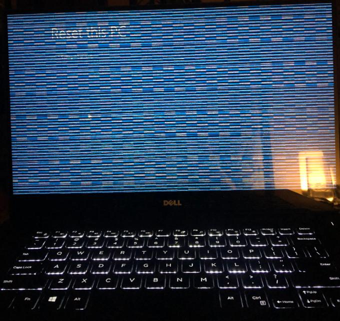 XPS 13 7390, trouble starting up, freezing with pixelated glitch screen |  DELL Technologies