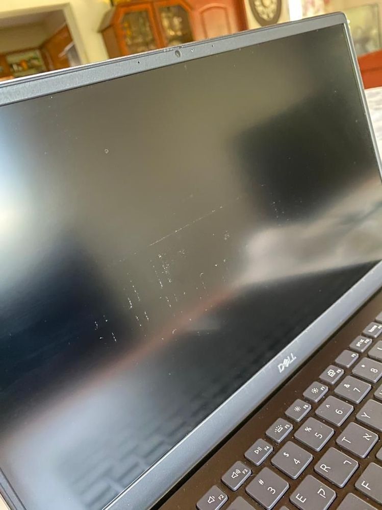 keyboard leaves marks on laptop screen | DELL Technologies